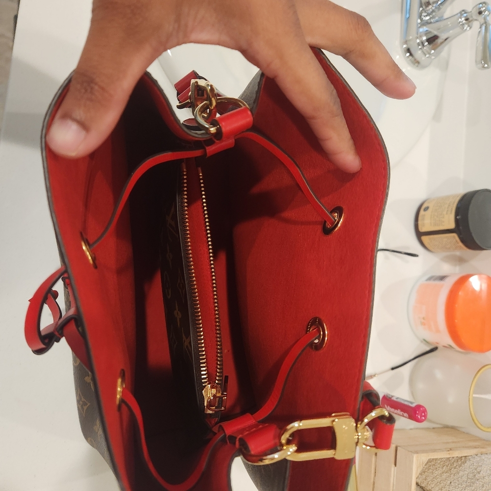 Handbag - Picture 3 of 7
